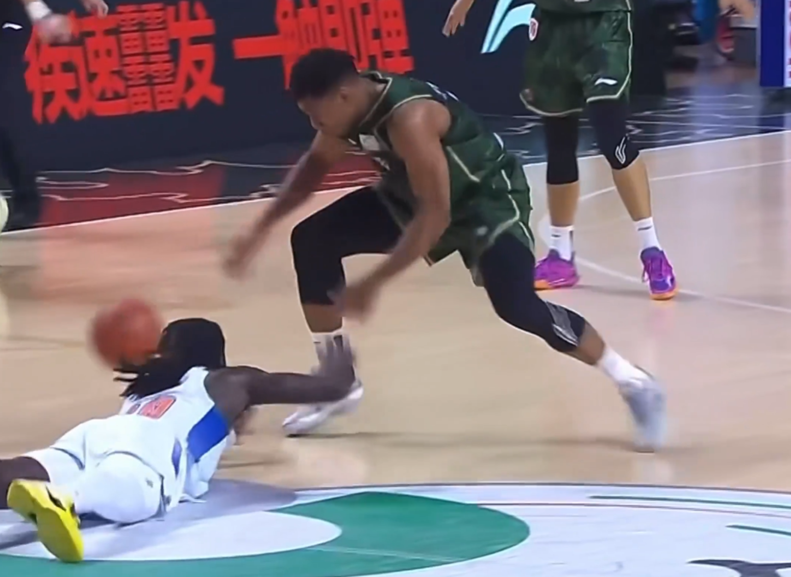 云开体育-新疆领先9分却输球！格兰需警惕哈里斯+西尔扎提+吴冠希隐患！